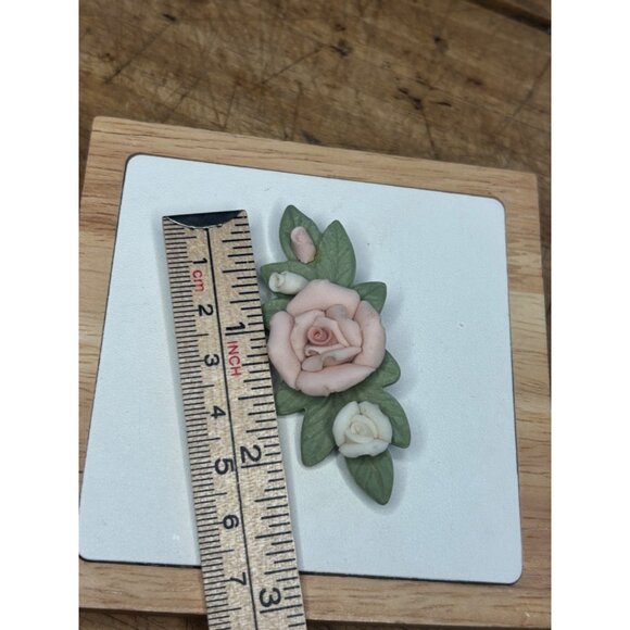 Handcrafted Floral Porcelain Brooch With Pink & White Roses Green Leaves And Met - Picture 7 of 8
